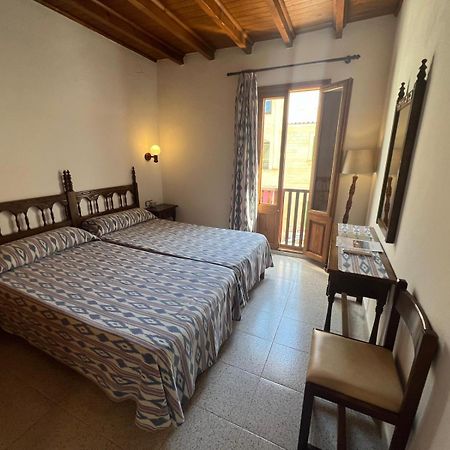 Hostal Restaurante Playa Colonia de Sant Jordi Екстериор снимка