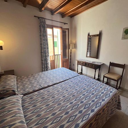 Hostal Restaurante Playa Colonia de Sant Jordi Екстериор снимка