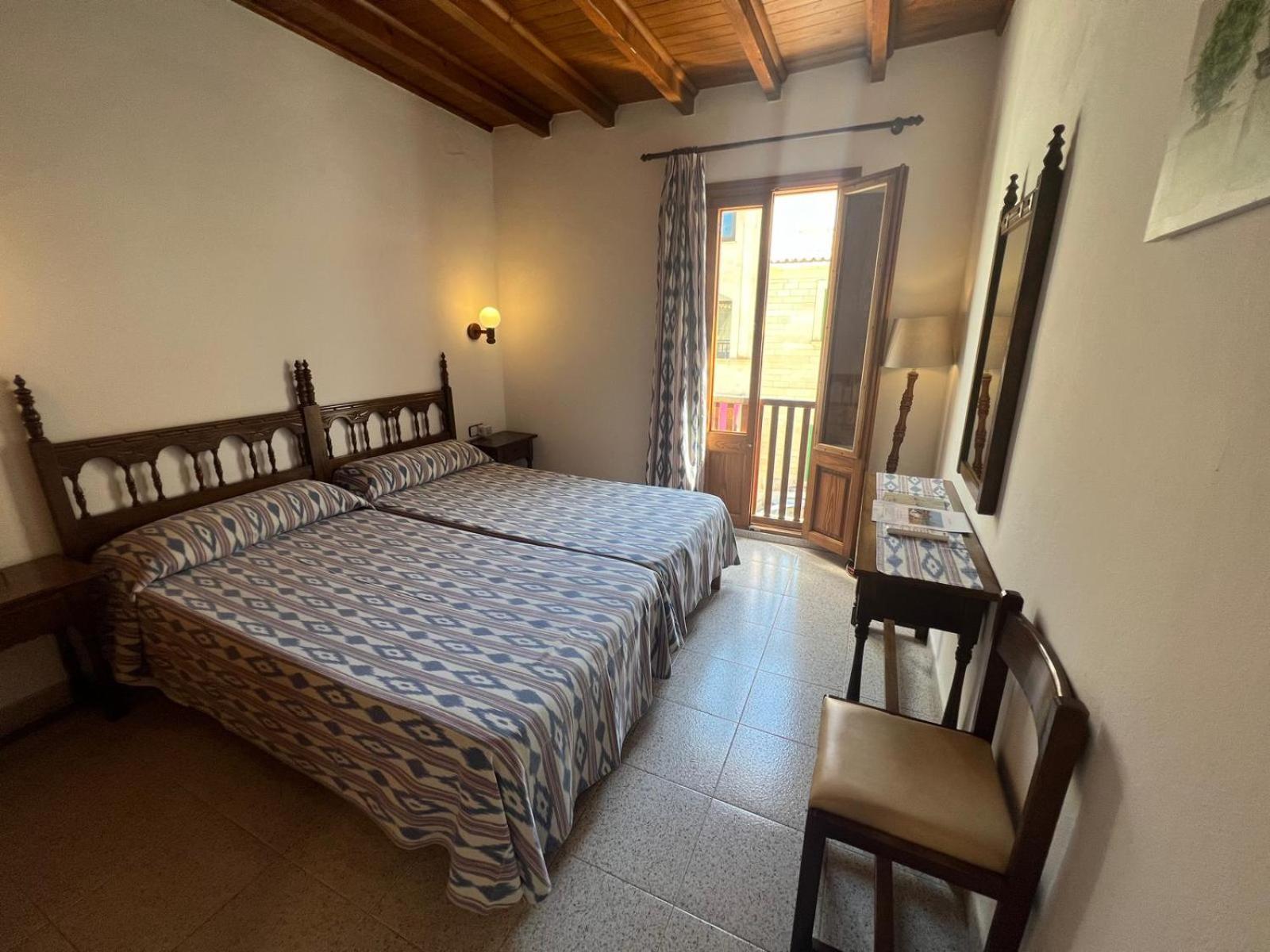 Hostal Restaurante Playa Colonia de Sant Jordi Екстериор снимка