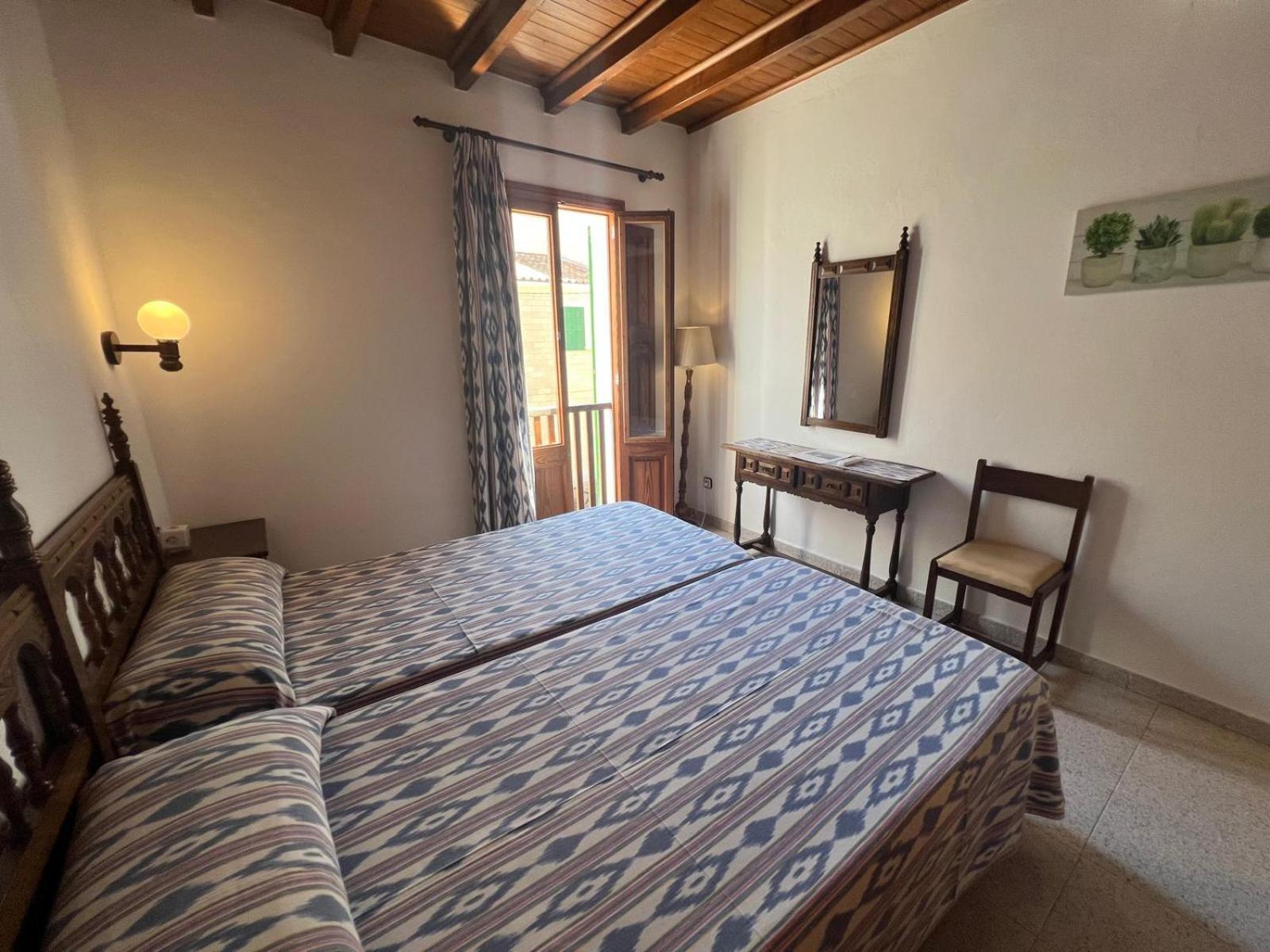 Hostal Restaurante Playa Colonia de Sant Jordi Екстериор снимка