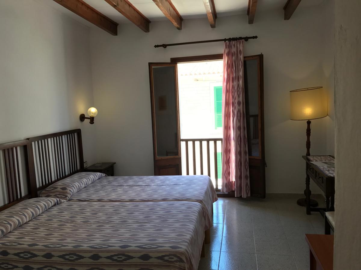 Hostal Restaurante Playa Colonia de Sant Jordi Екстериор снимка