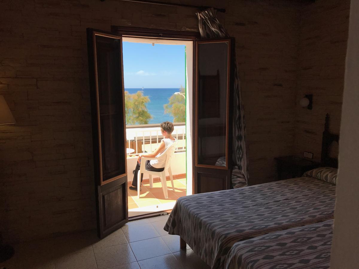 Hostal Restaurante Playa Colonia de Sant Jordi Екстериор снимка